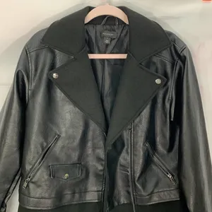 NWT |‎ Halogen Black Asymmetric Zip Mix Media Faux Leather Coat Jacket thumbnail 2