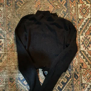 Madewell Ribbed Mockneck Open-Back Crop Top thumbnail 2