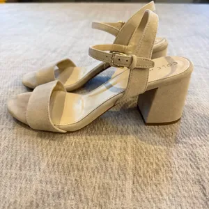 Cole Haan Cream Leather Ankle Strap Block Heel Sandals Size 7 thumbnail 3