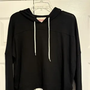 Mossimo Women’s Cropped Black Long Sleeve Pullover Size Medium thumbnail 2