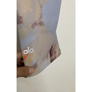 alo Women's Multicolor Abstract Capri Leggings Size S Activewear thumbnail 4