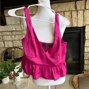 ⚜️ 3/$25 ⚜️ NWOT Lulus Fuchsia Satin V-Neck Peplum Tank Top, M thumbnail 3