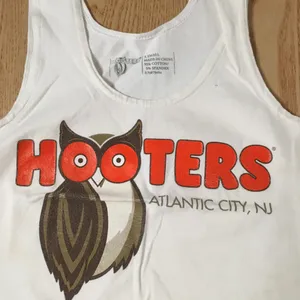 B70 Hooters Girl Worn Tank from Atlantic City NJ Stretchy Soft White Size Xs thumbnail 3