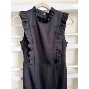 Blaque Label Black Ruffle High Neck Sleeveless Cocktail Sheath Dress NWT Size M thumbnail 2