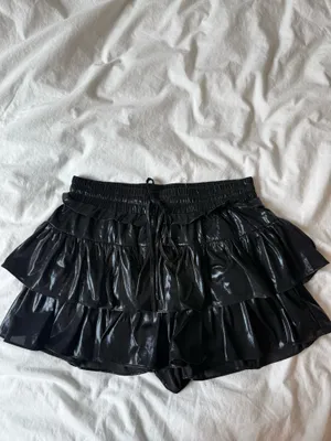 Boutique Black Ruffled Mini Skirt thumbnail 2