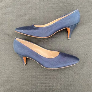 💙 Vintage 1950s or 60s Saks Fifth Avenue Fenton Last Size 7 Navy Blue Kitten Heels Pumps 💙 thumbnail 12
