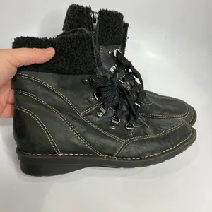 Clarks Nikki Imperial lace up boots Black leather woman's size 8 faux‎ fur thumbnail 2