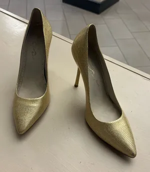 Heels Chic Gold Women's Heels Alice & Olivia Stacey Bendet Ivoryplatform size 40 thumbnail 1