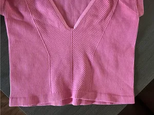 Intimately by Free People Pink Ribbed V-Neck CropTop in the Color Sweet Pea XS/S thumbnail 4