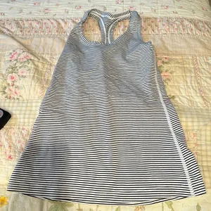 Lululemon workout top small thumbnail 1