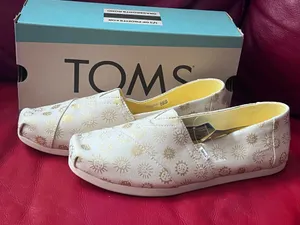 Authentic Tom’s Alpargata Women’s Slip on Foil Sunny Days Print Women’s size 9 thumbnail 1