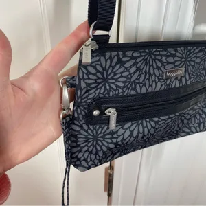 Baggallini Plaza Mini‎ Gray Floral Crossbody Wristlet Wallet Bag travel cruise thumbnail 3