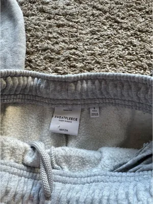 Aritzia Sweatpants thumbnail 5
