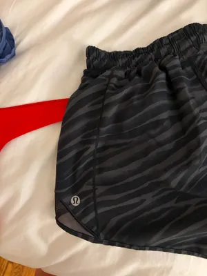 Lululemon Hotty Hot Shorts 4" low rise thumbnail 2