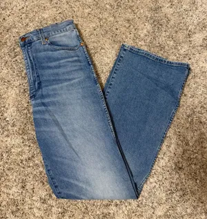 Women’s Wrangler Jeans thumbnail 1