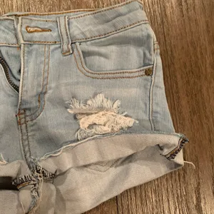 Lulus Denim shorts thumbnail 4
