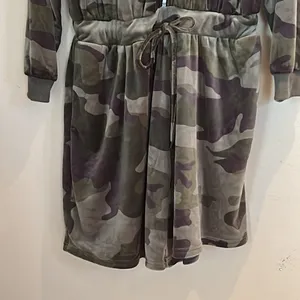 Ashley Stewart Romper.Size 14/16. Camo Velour Drawstring Hoodie Long SL Full Zip thumbnail 6
