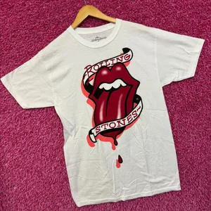 The Rolling Stones Bleeding Hot Lips Tattoo Rock Band Tee M thumbnail 3