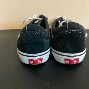 Black Old School Vans‎ Youth Size 6 W7 thumbnail 2