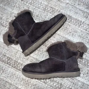 UGG Australia Boots Size 9 Arielle Back Bow Suede Sheepskin Sugarplum? thumbnail 2