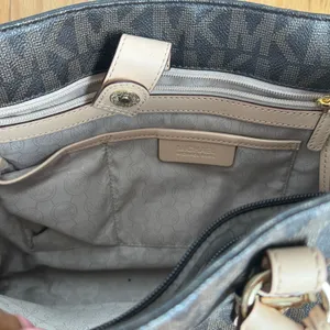 Michael‎ Kors size M brown beige tote bag thumbnail 13