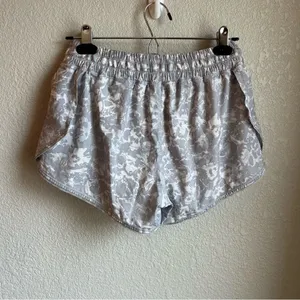 Lululemon Gray Floral Run Short thumbnail 2