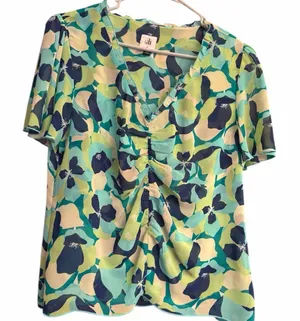 Cabi Trixie Floral Top thumbnail 1
