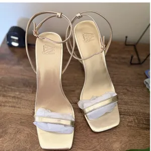 AJ by Aminah Lunaheel Sandal Women 8.5 Gold Metallic Sculptural Wedge Square Toe thumbnail 2