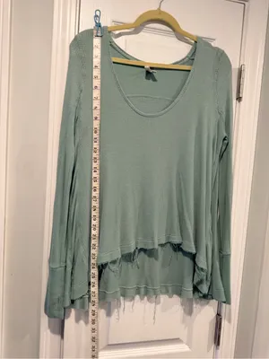 Free People We The Free Size XS Thermal Knit Top Sage Green Raw Hem Long Sleeve thumbnail 7
