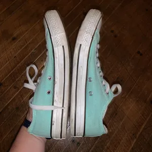 Converse light blue low top Chuck Taylor Converse size 7 sneakers thumbnail 3