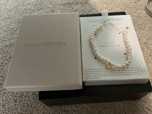 essentialRITUAL PEARL BRACELET WITH HEART thumbnail 3