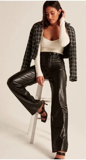 Abercrombie Curve Love 90s Straight Ultra High Rise Vegan Leather Pants 6S‎ thumbnail 1