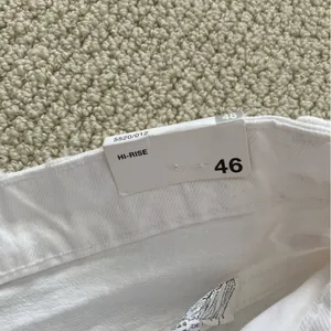 NEW Zara High Rise White Jean Denim Fringe Shorts 2.25” Pockets Size 14 / 46 NWT thumbnail 4