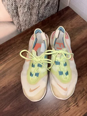 Nike Tennis Shoes Women’s thumbnail 2