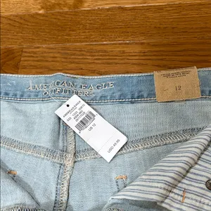 American Eagle | NWT “Vintage Hi-Rise Festival” Light Blue Jean Shorts Size 12 thumbnail 4