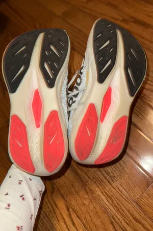 Brooks Shoes Running thumbnail 1