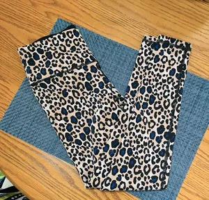 Victoria Sport Capri Leggings thumbnail 1