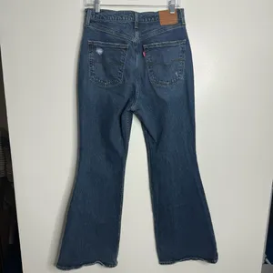 Levi's Premium 70s High Rise Flare‎ Medium Blue Wash Size 30 Minimalist Casual thumbnail 6