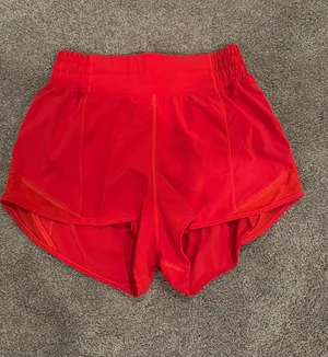 Lululemon Shorts Hotty Hot 2.5" Red thumbnail 1