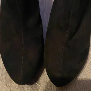 Mari A zip up ankle heel suede bootie - Black. Size 8 NWOB thumbnail 3
