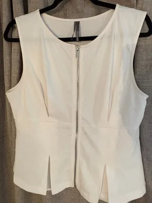 Classic and flattering Pilcro by Anthropologie sleeveless zip-front peplum top thumbnail 2