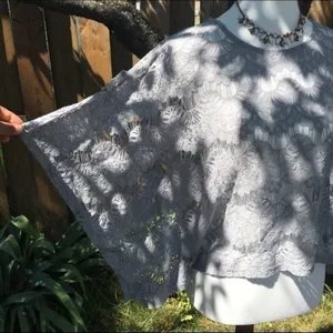 Womens Size S Gray Floral‎ Lace Batwing Blouse thumbnail 2
