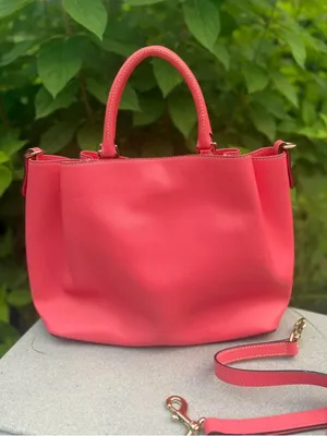 Dooney & Bourke Large Saffiano Barlow in excellent condition thumbnail 2