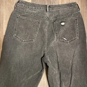 PACSUN Distressed Grey Mom Jeans Size 30 thumbnail 11