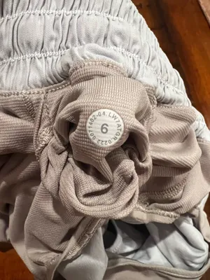 Lululemon Hotty Hot Shorts 2.5" Low-Rise thumbnail 3
