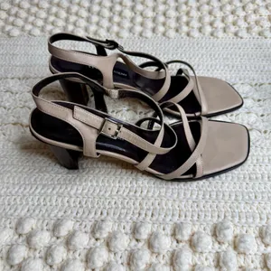 ETIENNE AIGNER Leather Strappy Square Toe Block Heel Sandal Beige Women's 10 thumbnail 2