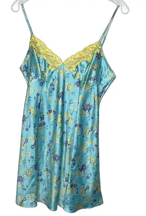 Victoria's Secret‎ Floral Negligee thumbnail 1
