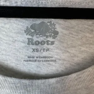 Roots camo graphic print t-shirt women’s size XS‎ thumbnail 4