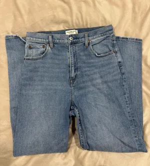 Abercrombie & Fitch Ultra High-Rise Straight Ankle Jeans thumbnail 3