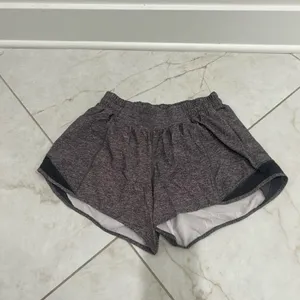 Lululemon Heather Gray Hotty Hot Shorts Size 6 US thumbnail 2